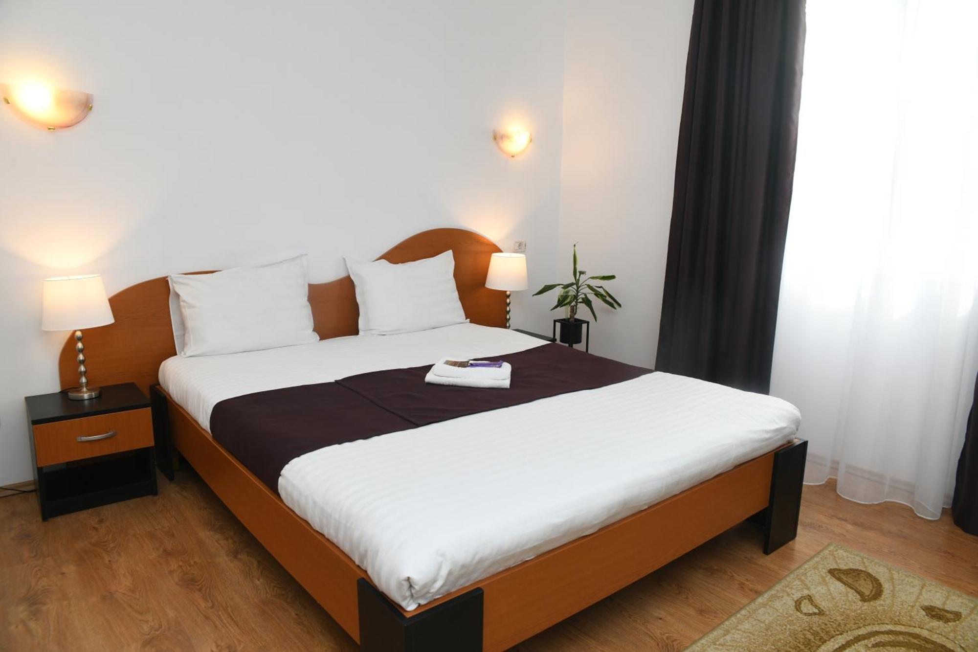 Pension Delia Gardens Тімішоара Екстер'єр фото