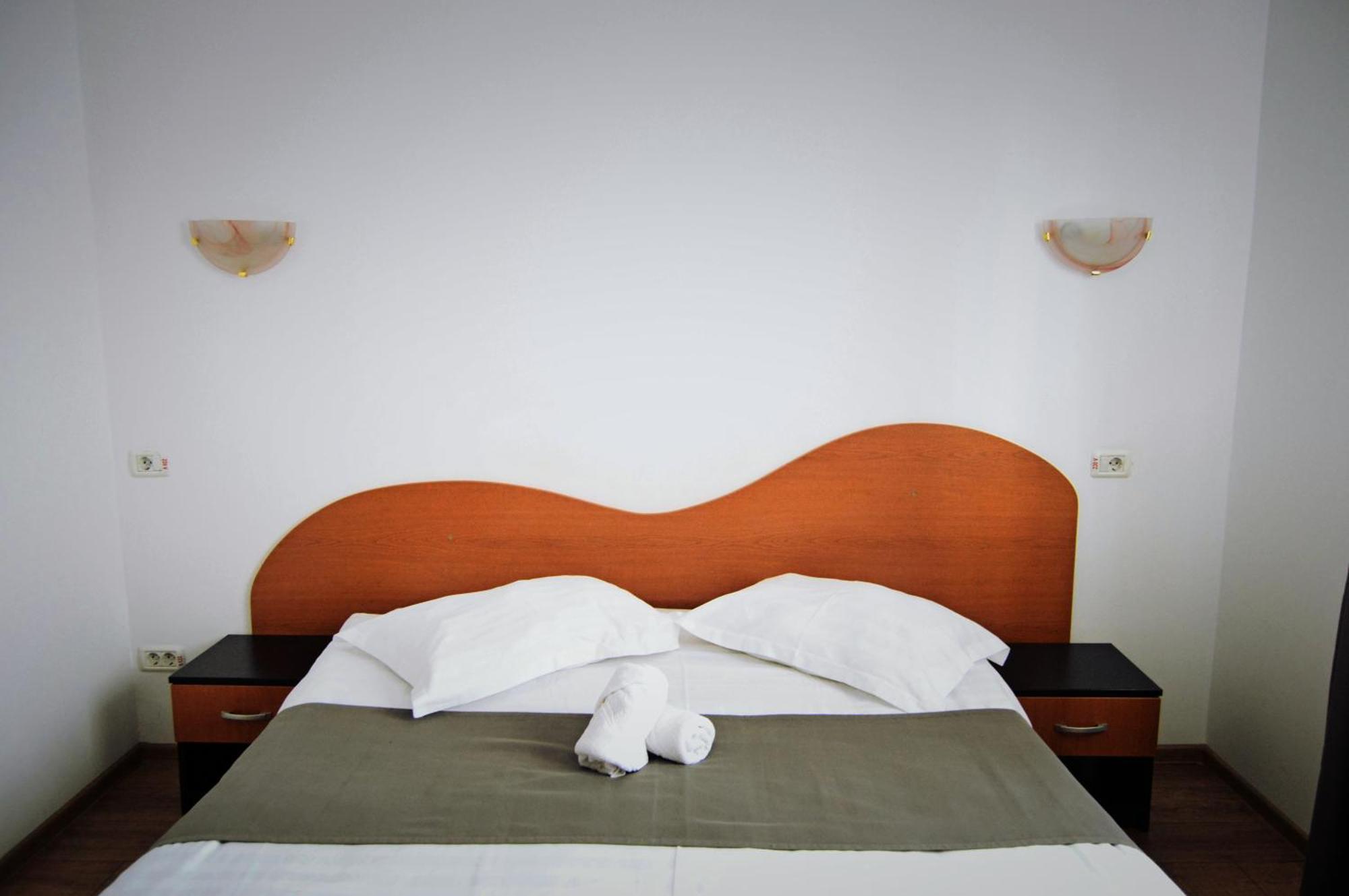 Pension Delia Gardens Тімішоара Екстер'єр фото
