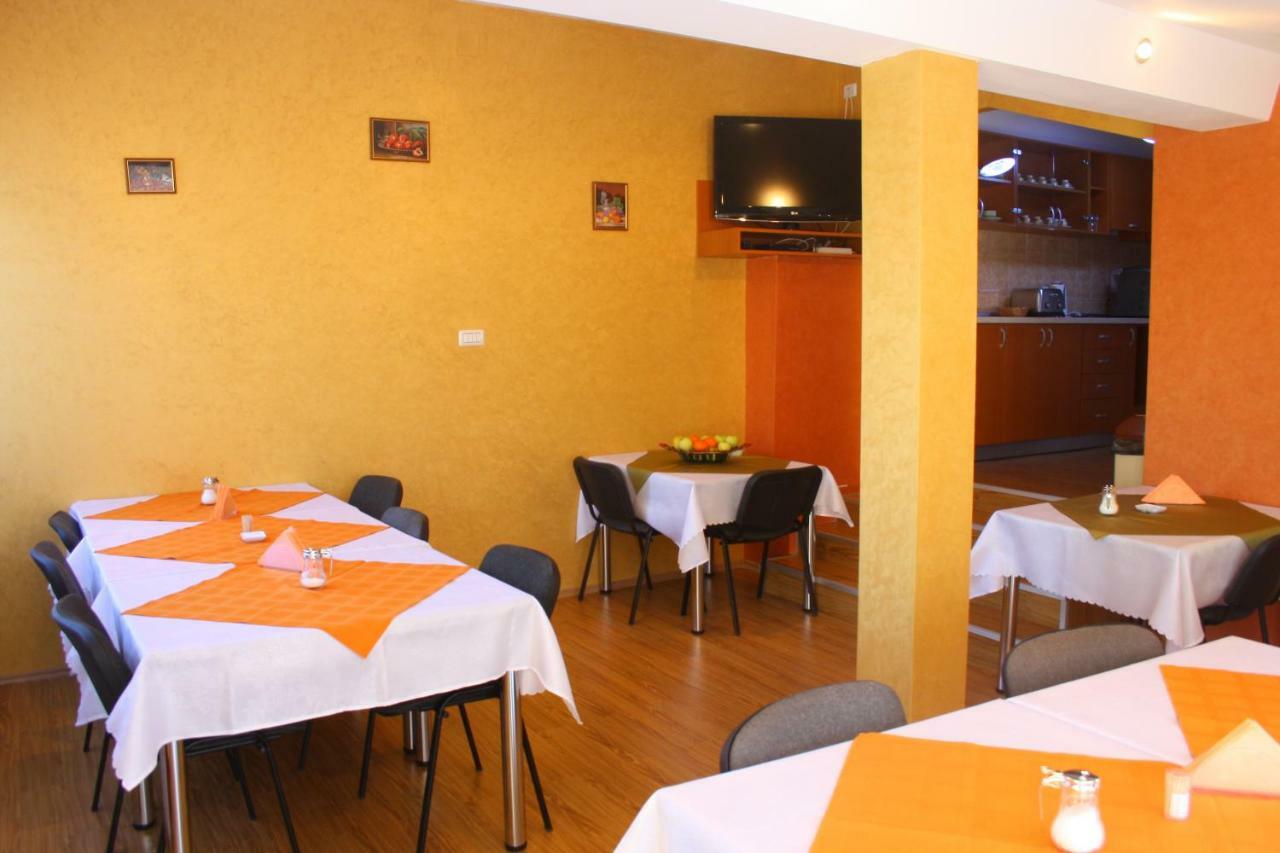 Pension Delia Gardens Тімішоара Екстер'єр фото