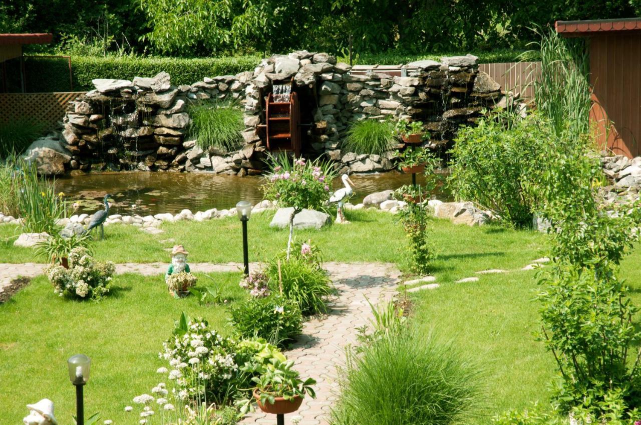 Pension Delia Gardens Тімішоара Екстер'єр фото