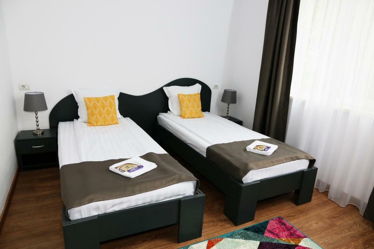 Pension Delia Gardens Тімішоара Екстер'єр фото